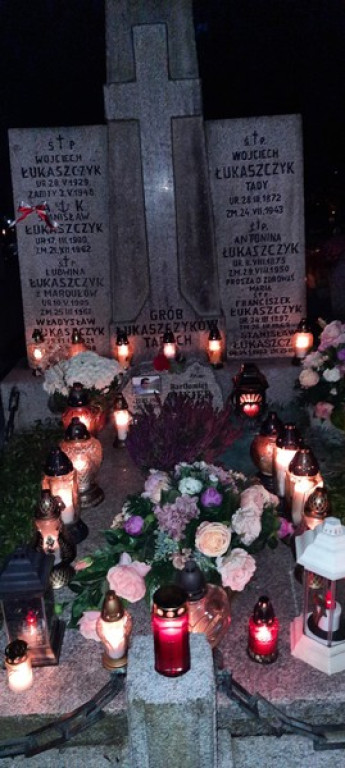 Poroniański cmentarz nocą