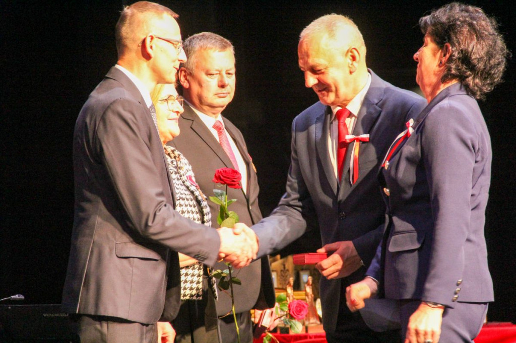 Medale i odznaczenia z okazji Święta Niepodległości. Kto odbiera tytuł ambasadora?