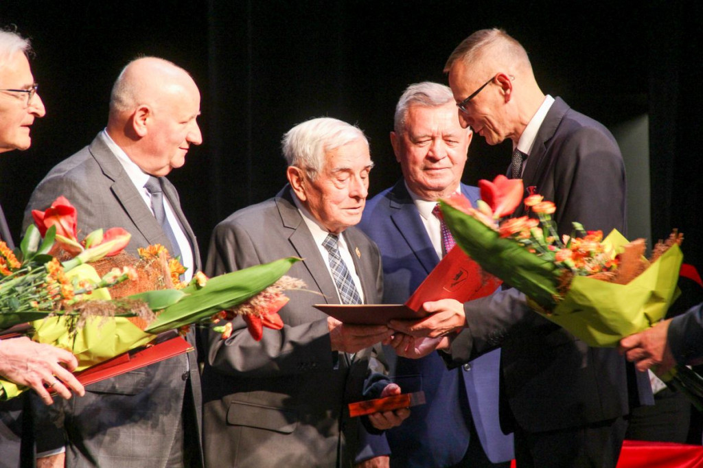 Medale i odznaczenia z okazji Święta Niepodległości. Kto odbiera tytuł ambasadora?