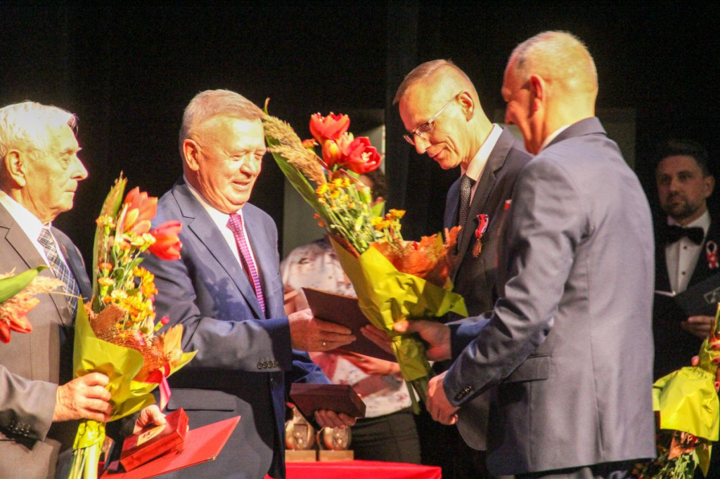Medale i odznaczenia z okazji Święta Niepodległości. Kto odbiera tytuł ambasadora?