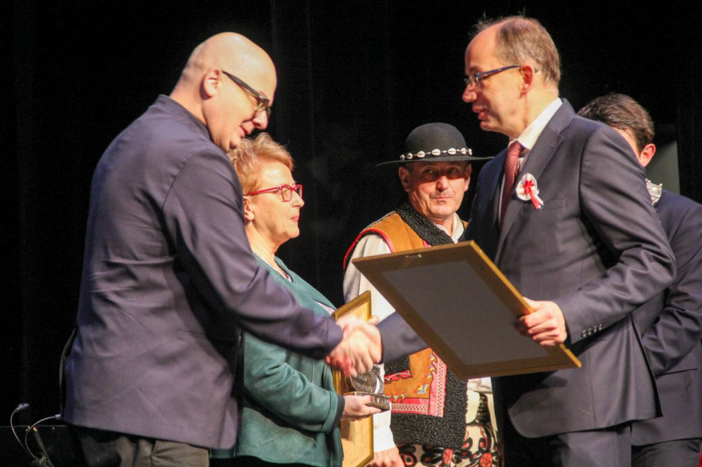 Medale i odznaczenia z okazji Święta Niepodległości. Kto odbiera tytuł ambasadora?