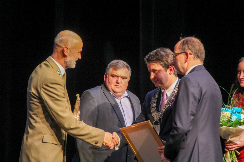 Medale i odznaczenia z okazji Święta Niepodległości. Kto odbiera tytuł ambasadora?