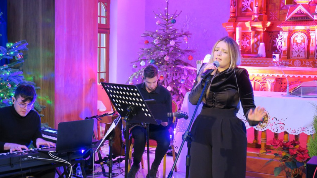 Ania Byrcyn z zespołem w "Księżówce"