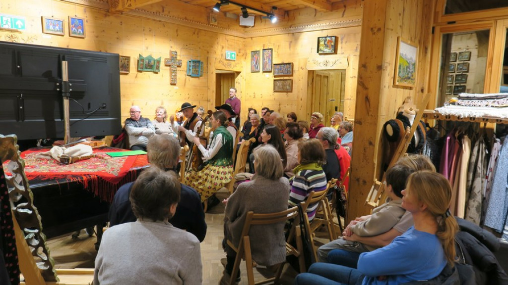 Smyczkiem i pędzlem Władysława Trebuni-Tutki