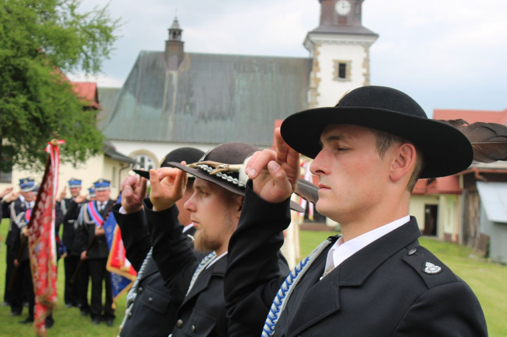 Strażacka radość z nowego wozu