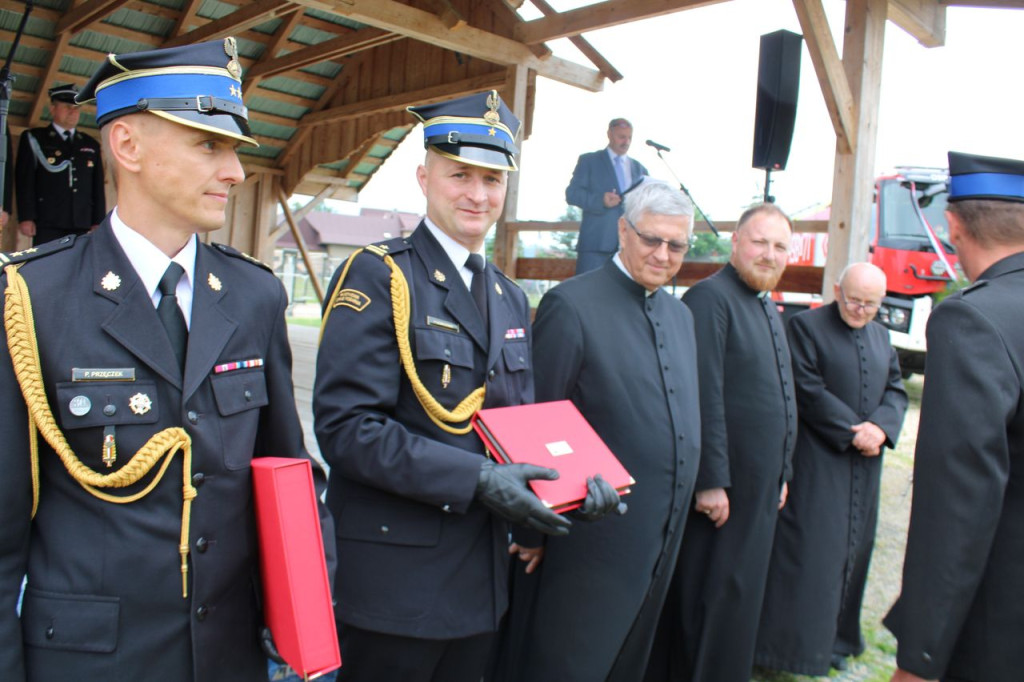 Strażacka radość z nowego wozu