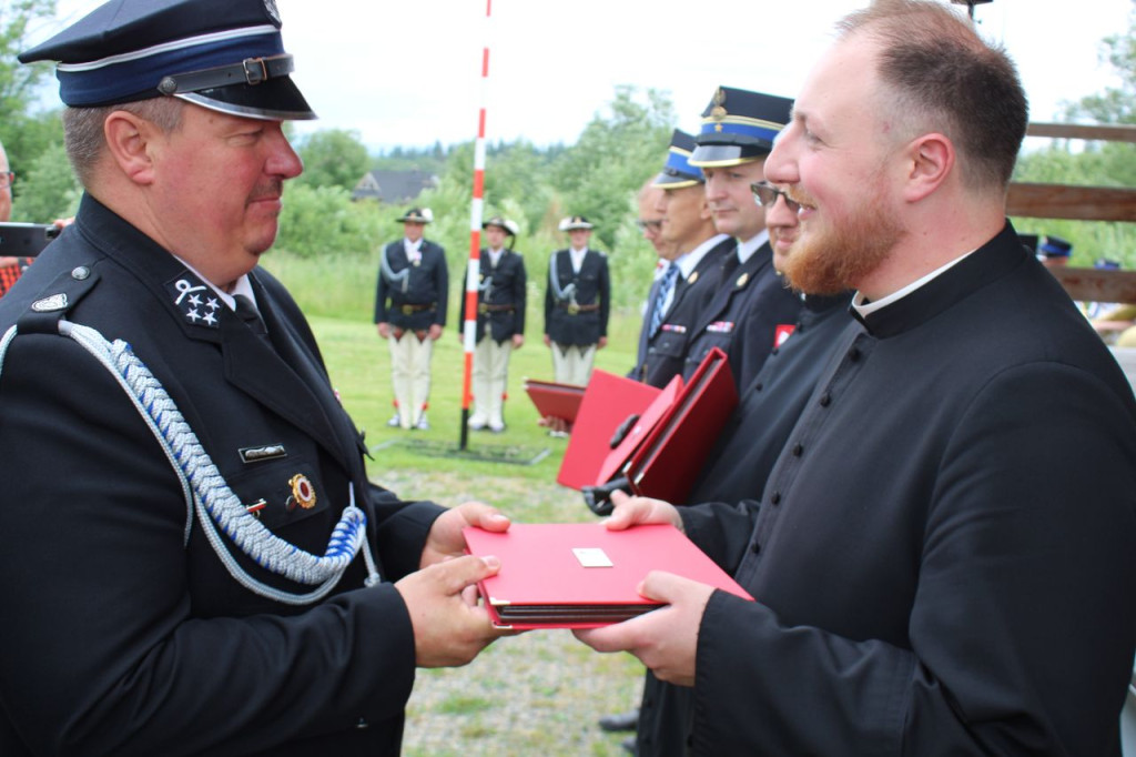 Strażacka radość z nowego wozu