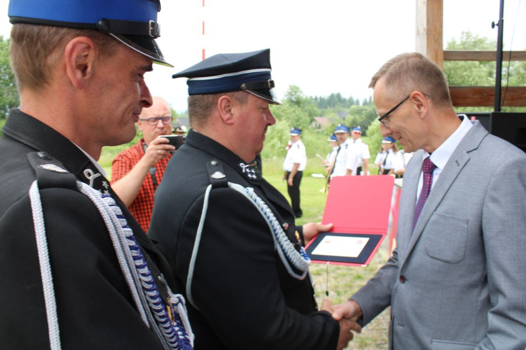 Strażacka radość z nowego wozu