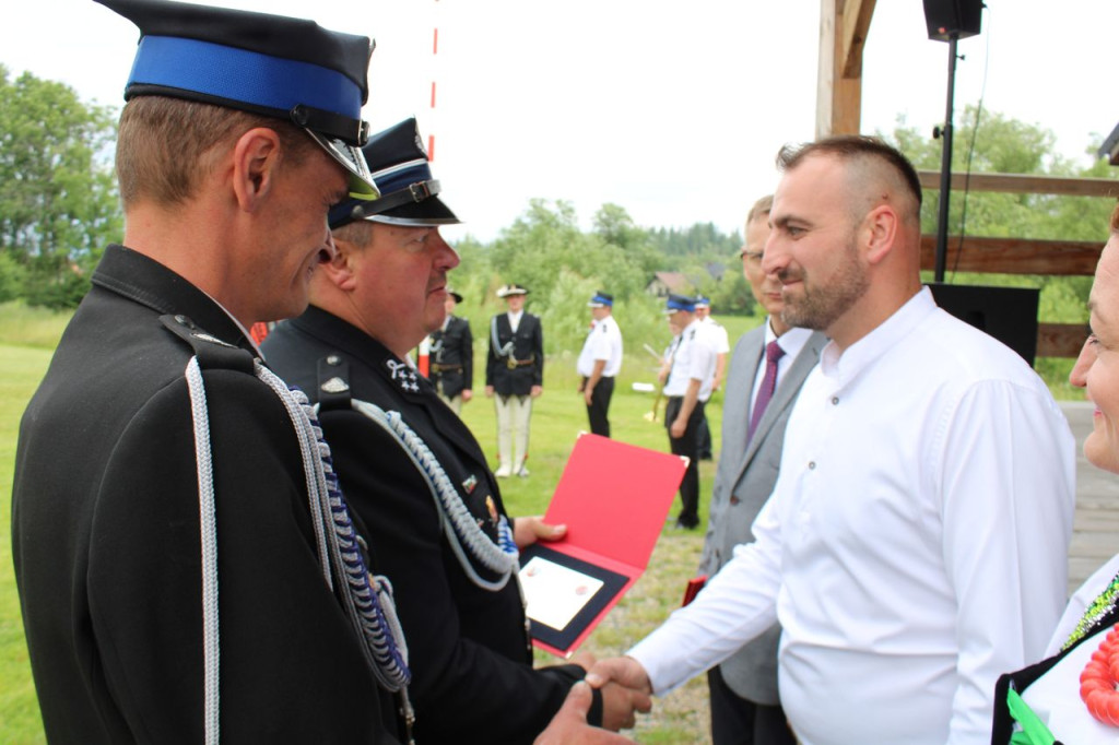 Strażacka radość z nowego wozu