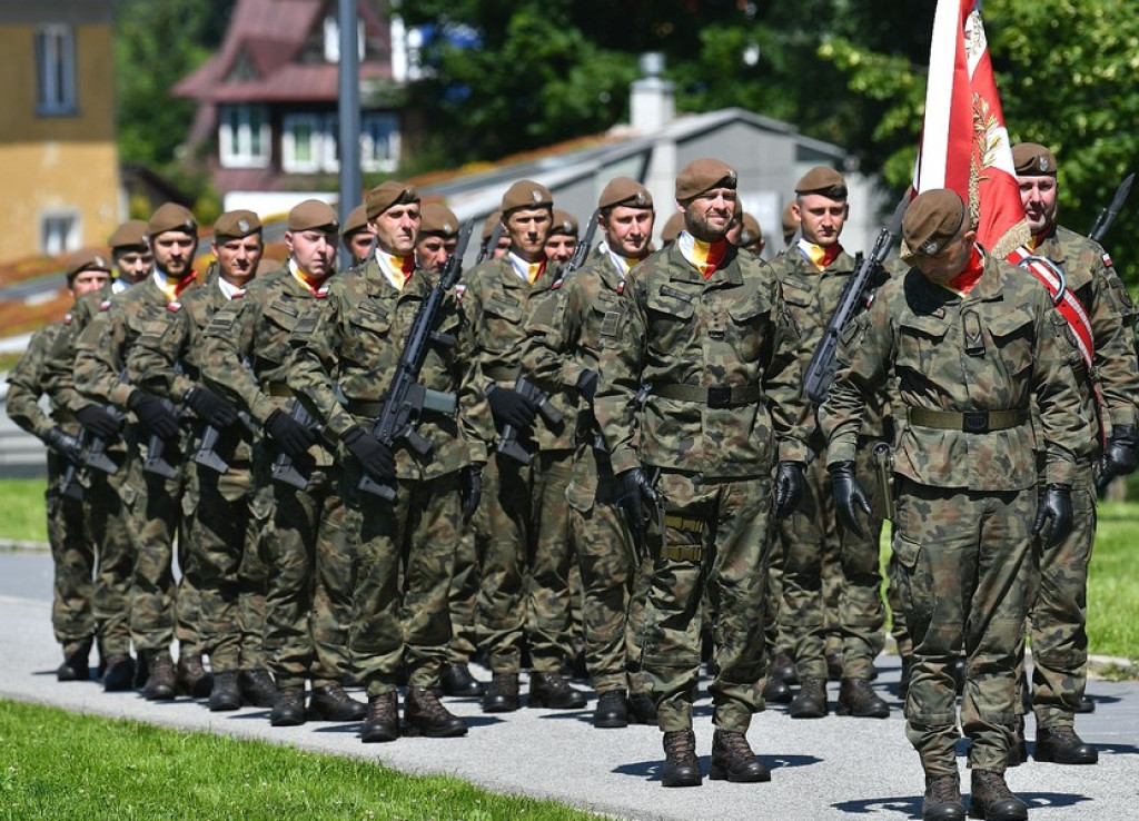 Wojskowe ślubowanie na Równi Krupowej