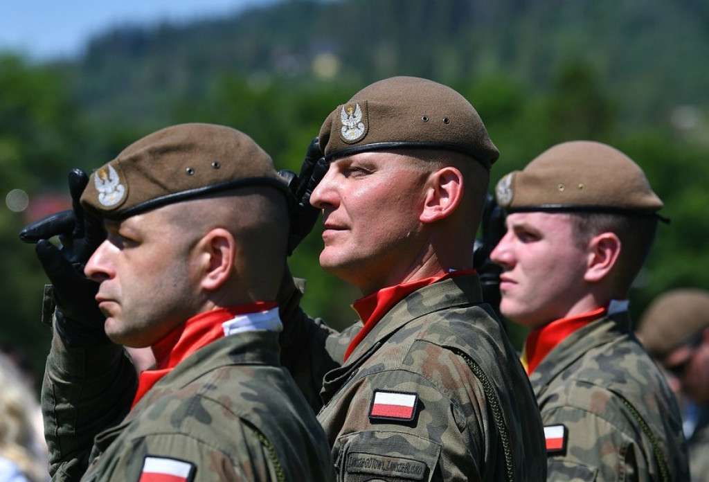 Wojskowe ślubowanie na Równi Krupowej