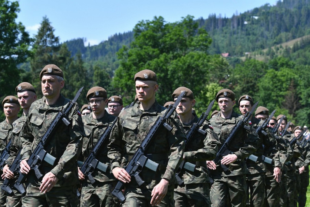 Wojskowe ślubowanie na Równi Krupowej