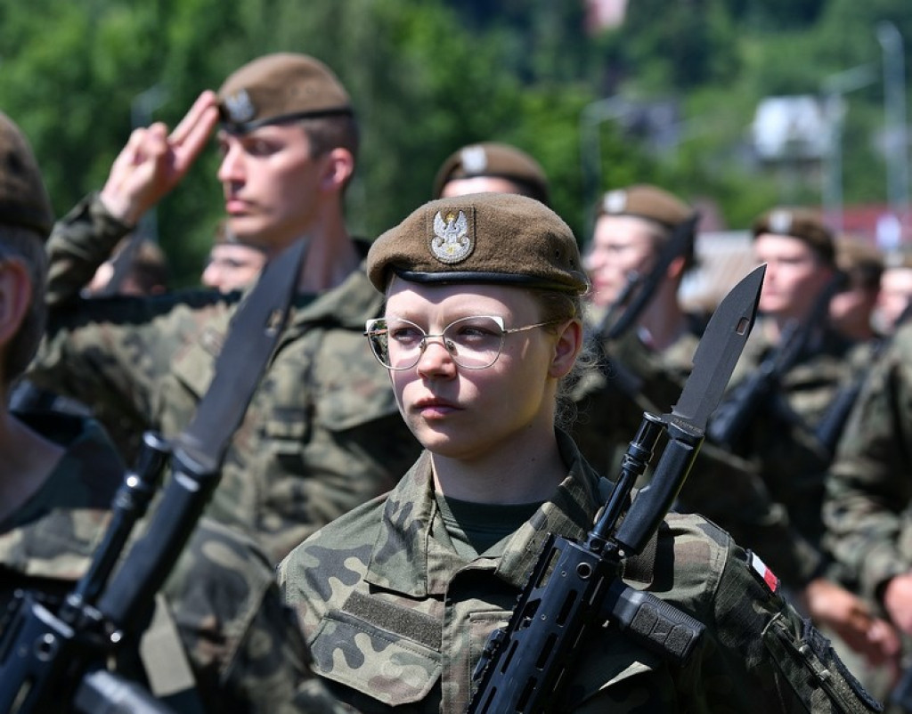 Wojskowe ślubowanie na Równi Krupowej