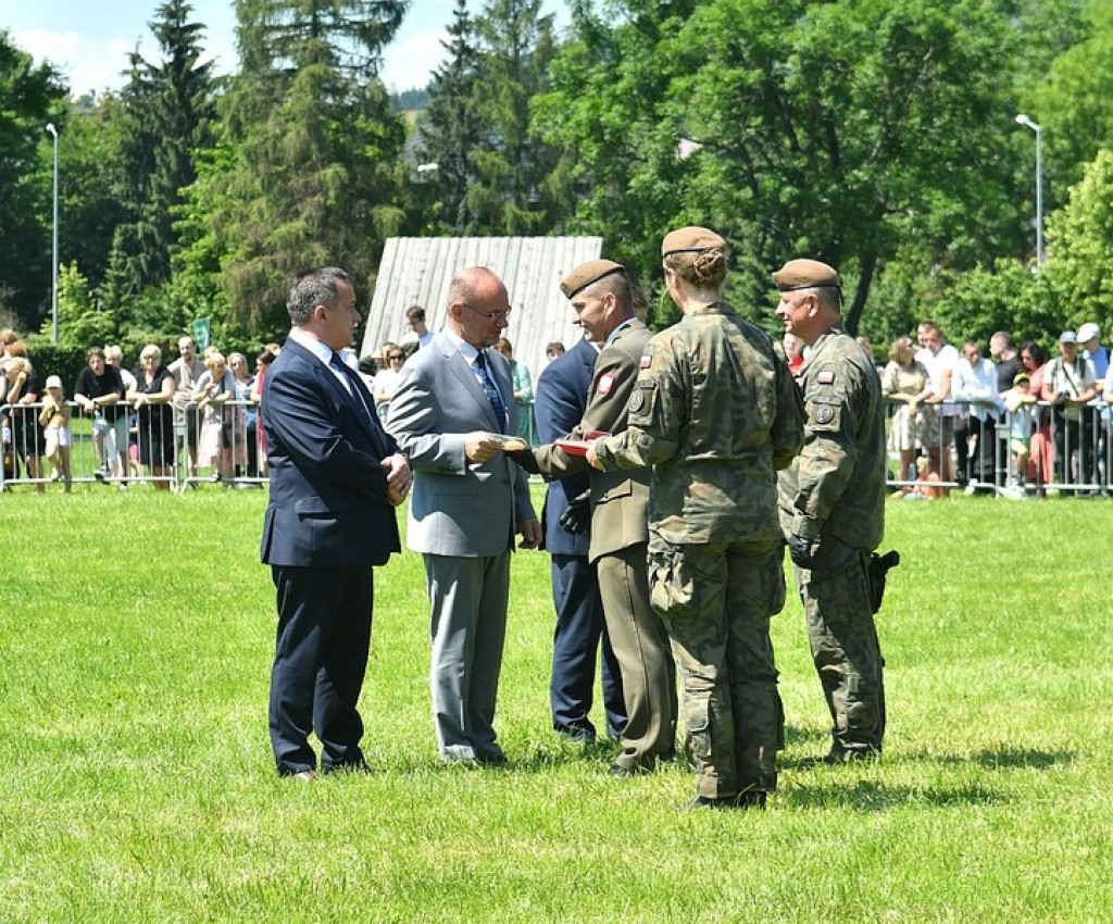 Wojskowe ślubowanie na Równi Krupowej