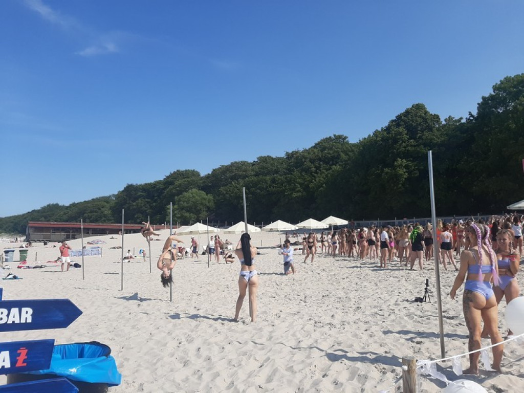 Podhalańskie tancerki nad Bałtykiem