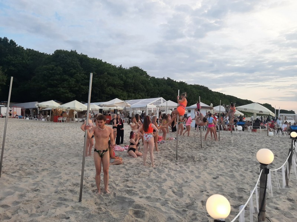 Podhalańskie tancerki nad Bałtykiem