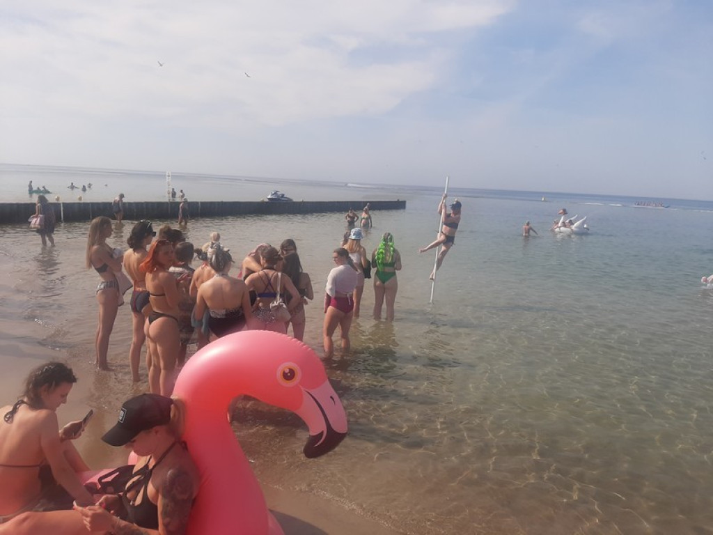 Podhalańskie tancerki nad Bałtykiem
