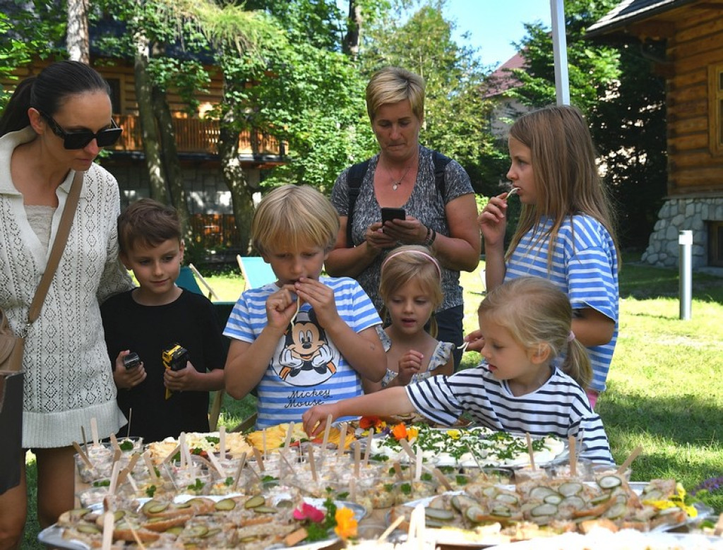 Śniadanie na trawie w Okszy