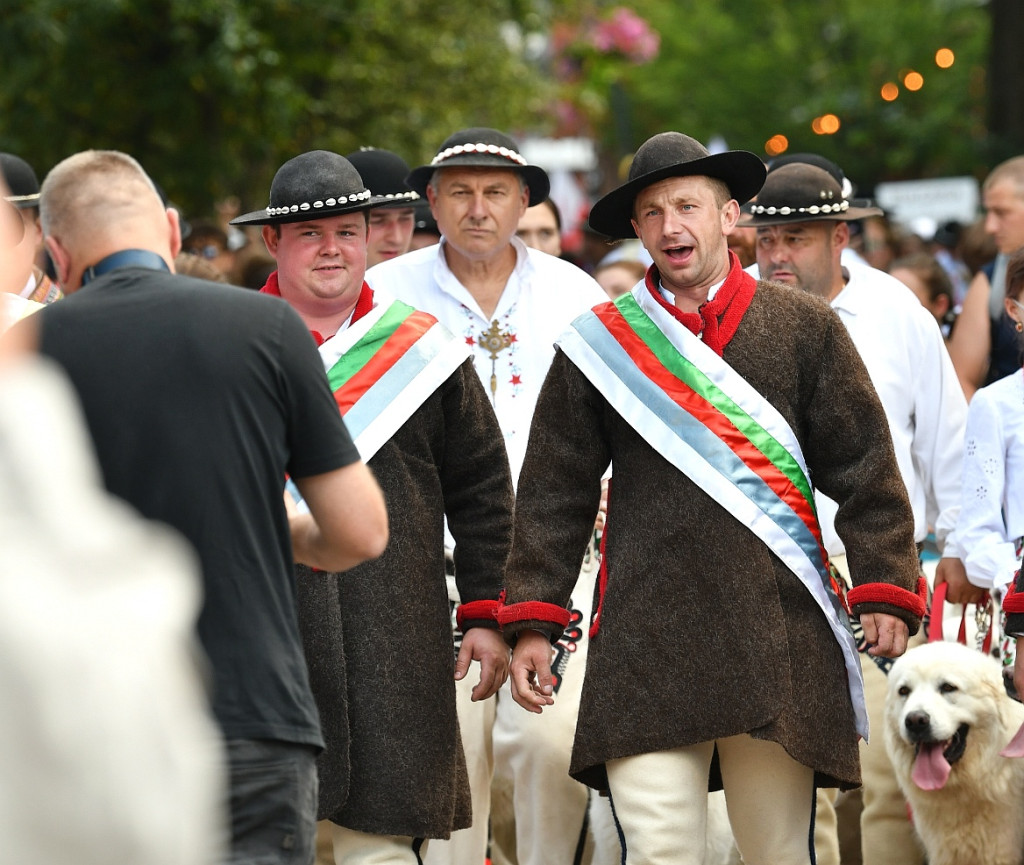 Korowód na rozpoczęcie Międzynarodowego Festiwalu Folkloru Ziem Górskich