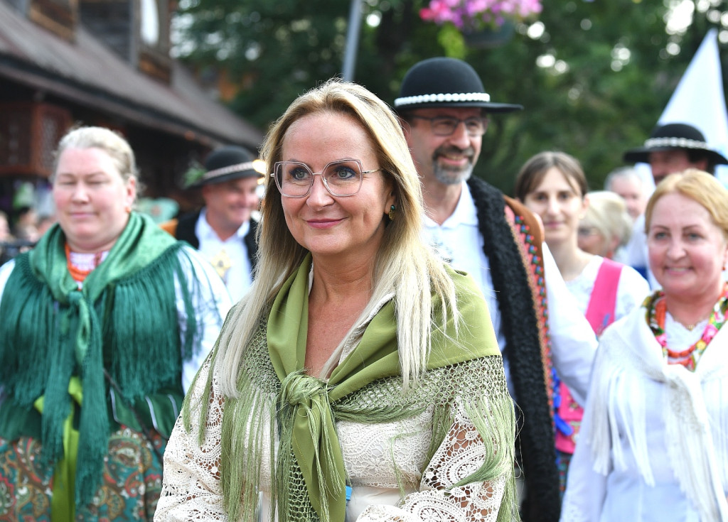 Korowód na rozpoczęcie Międzynarodowego Festiwalu Folkloru Ziem Górskich