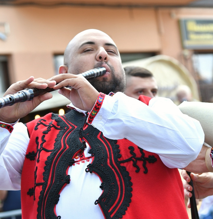 Korowód na rozpoczęcie Międzynarodowego Festiwalu Folkloru Ziem Górskich