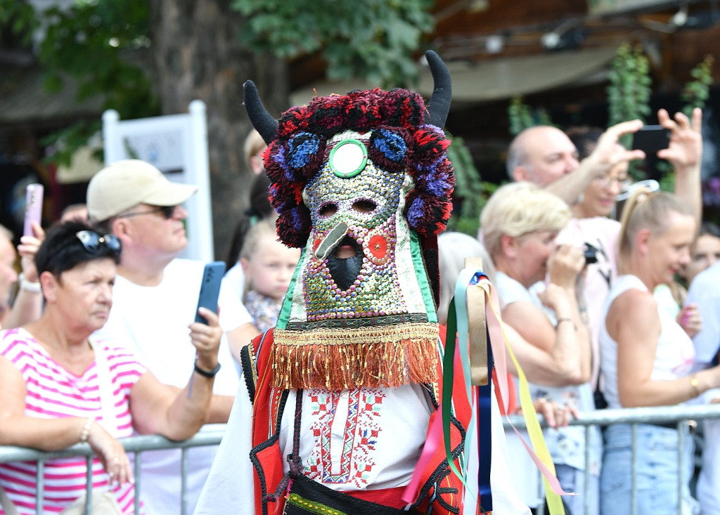Korowód na rozpoczęcie Międzynarodowego Festiwalu Folkloru Ziem Górskich