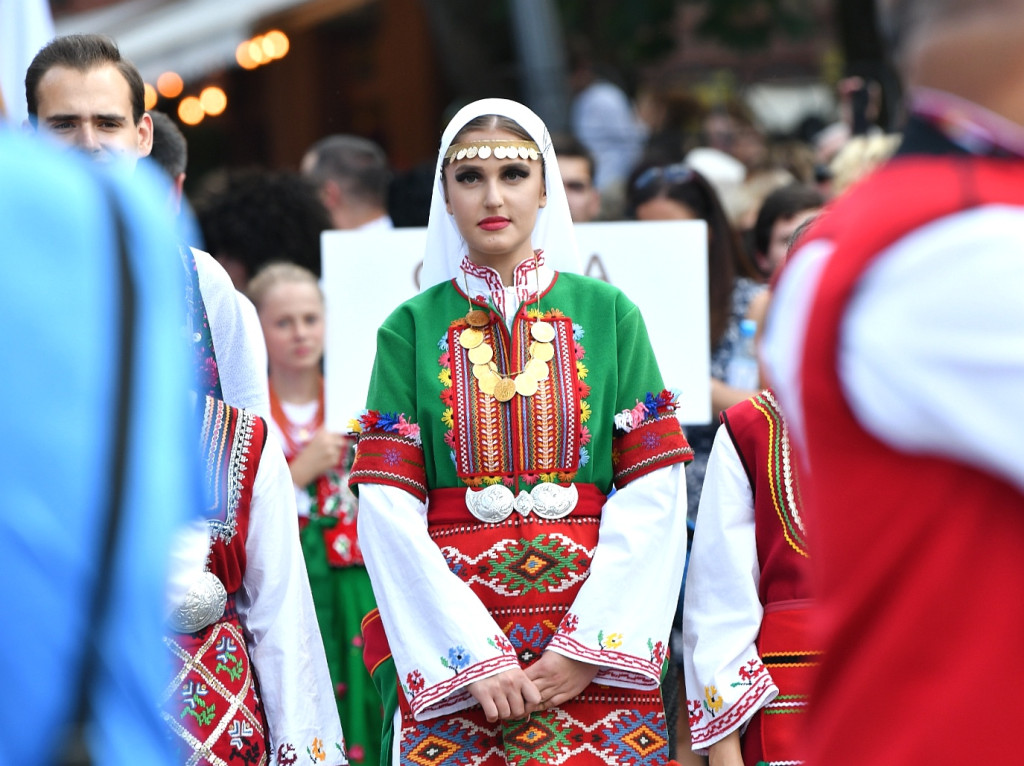 Korowód na rozpoczęcie Międzynarodowego Festiwalu Folkloru Ziem Górskich