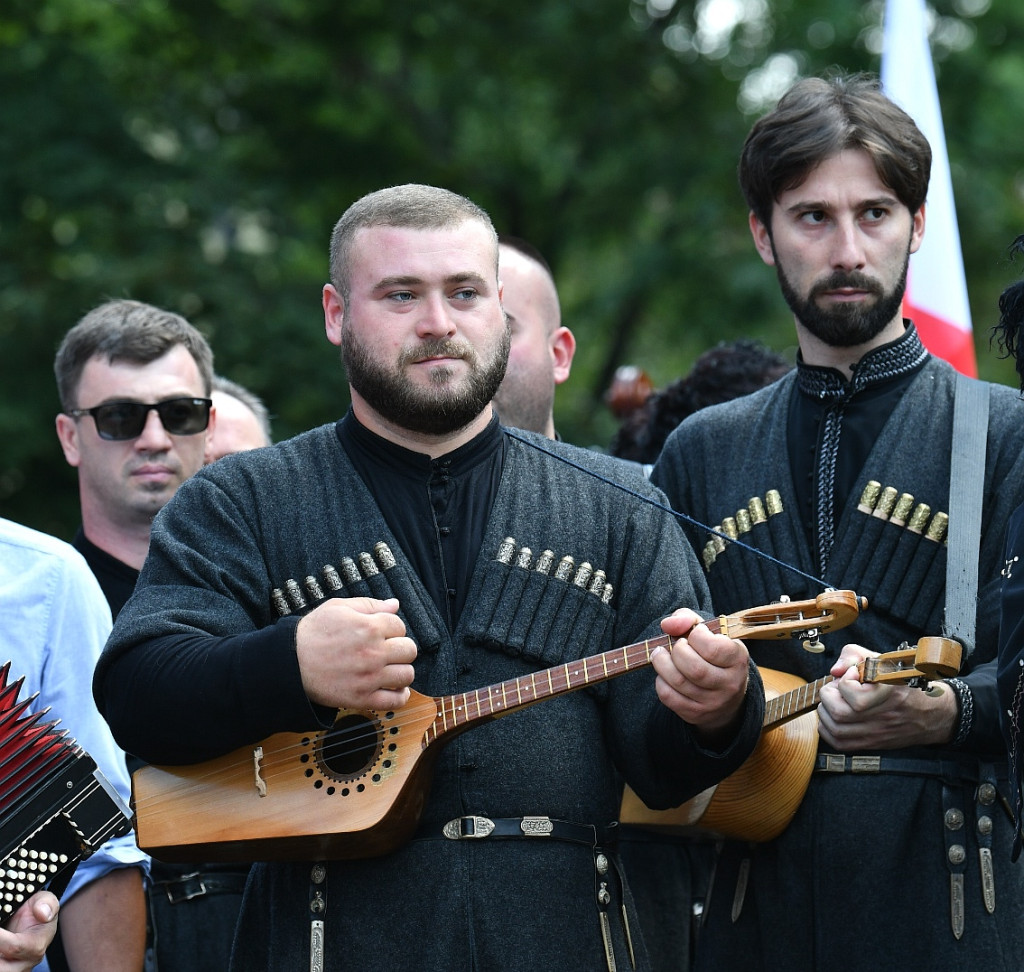 Korowód na rozpoczęcie Międzynarodowego Festiwalu Folkloru Ziem Górskich