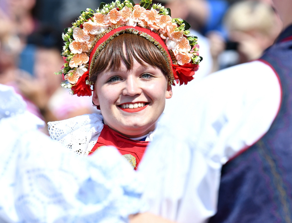 Korowód na rozpoczęcie Międzynarodowego Festiwalu Folkloru Ziem Górskich