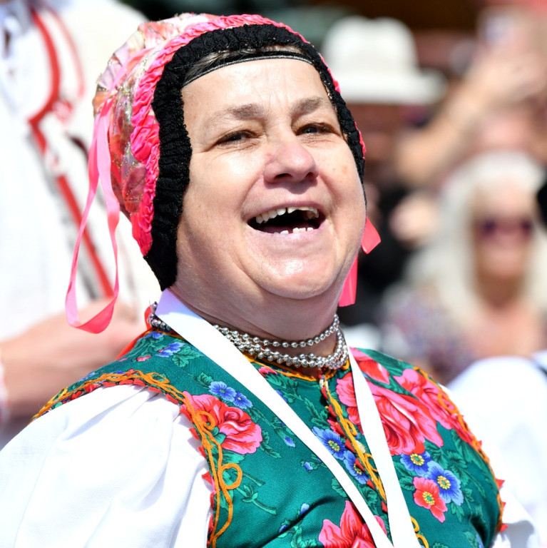 Korowód na rozpoczęcie Międzynarodowego Festiwalu Folkloru Ziem Górskich