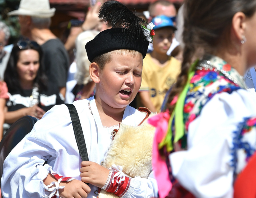 Korowód na rozpoczęcie Międzynarodowego Festiwalu Folkloru Ziem Górskich
