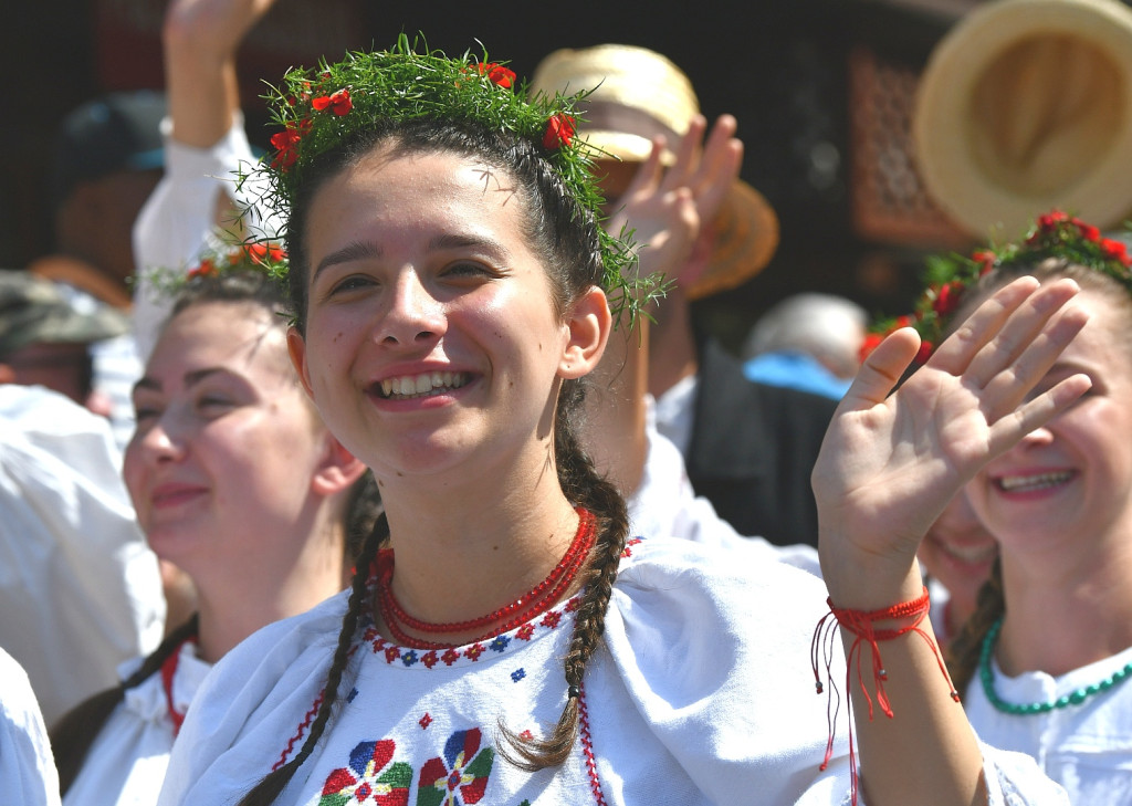 Korowód na rozpoczęcie Międzynarodowego Festiwalu Folkloru Ziem Górskich
