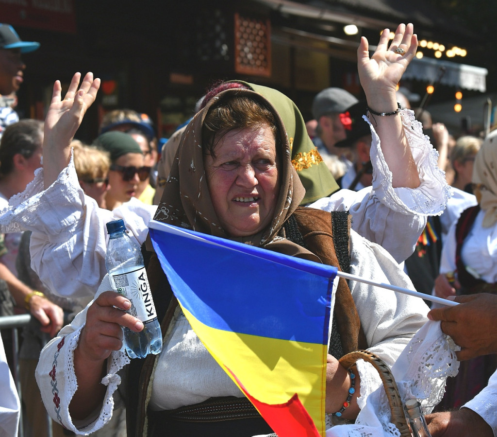Korowód na rozpoczęcie Międzynarodowego Festiwalu Folkloru Ziem Górskich