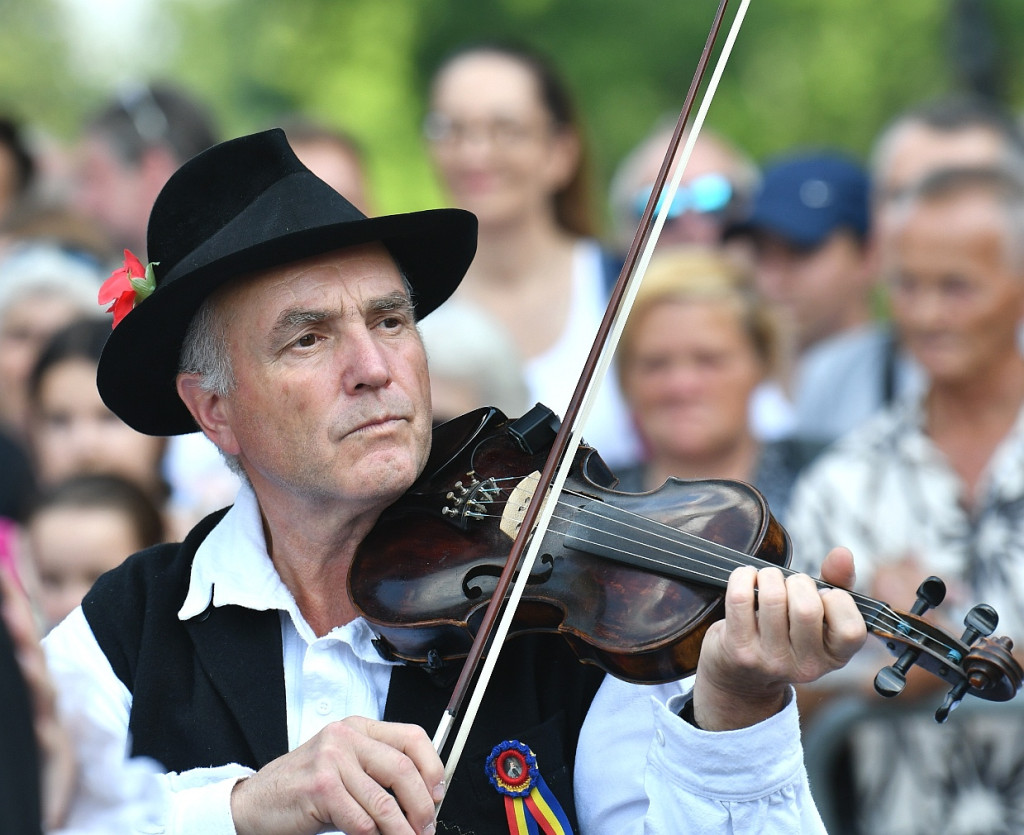 Korowód na rozpoczęcie Międzynarodowego Festiwalu Folkloru Ziem Górskich