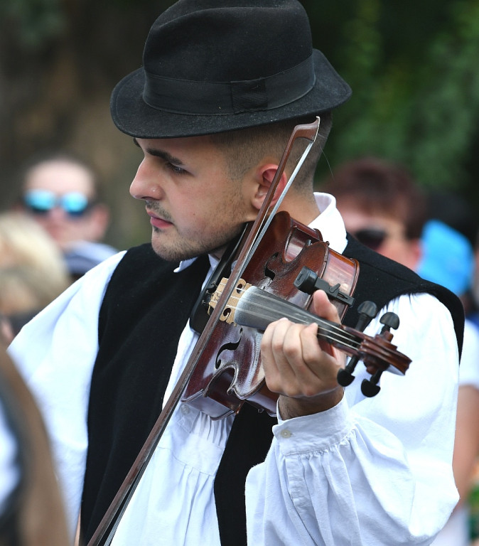 Korowód na rozpoczęcie Międzynarodowego Festiwalu Folkloru Ziem Górskich