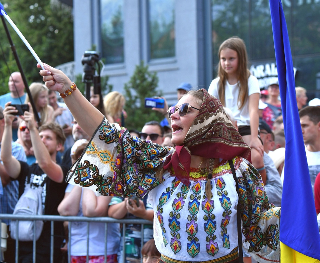 Korowód na rozpoczęcie Międzynarodowego Festiwalu Folkloru Ziem Górskich