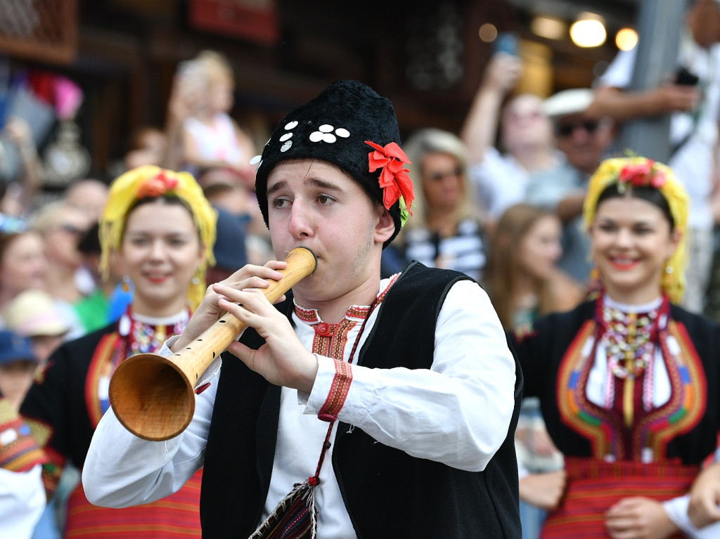 Korowód na rozpoczęcie Międzynarodowego Festiwalu Folkloru Ziem Górskich