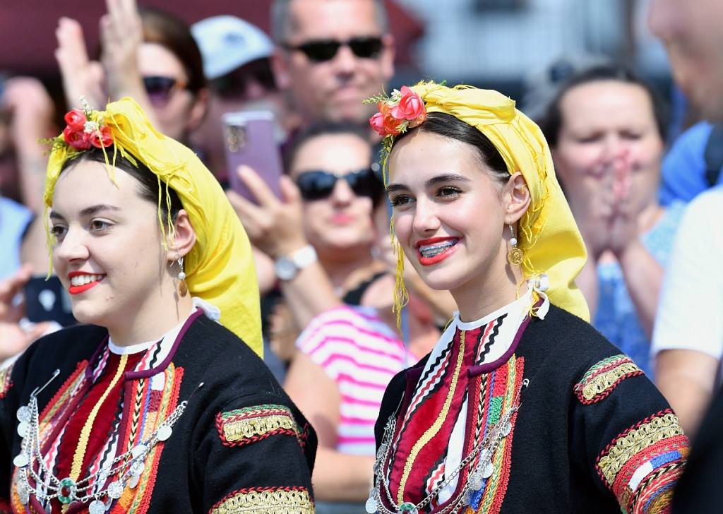 Korowód na rozpoczęcie Międzynarodowego Festiwalu Folkloru Ziem Górskich