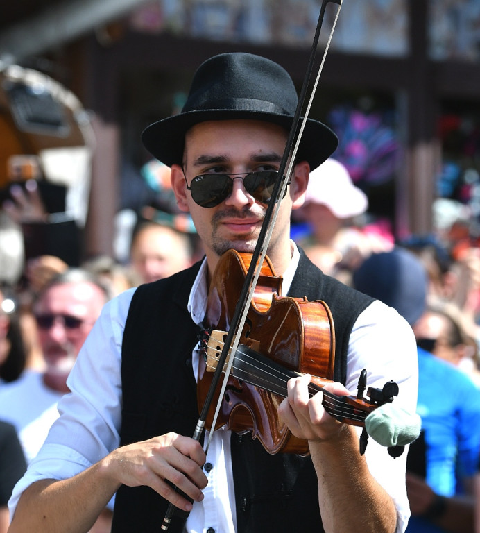 Korowód na rozpoczęcie Międzynarodowego Festiwalu Folkloru Ziem Górskich