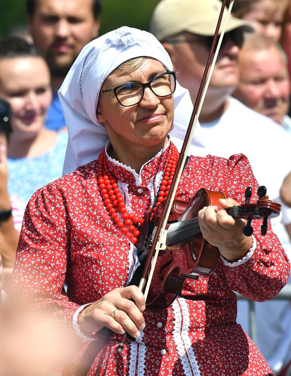 Korowód na rozpoczęcie Międzynarodowego Festiwalu Folkloru Ziem Górskich