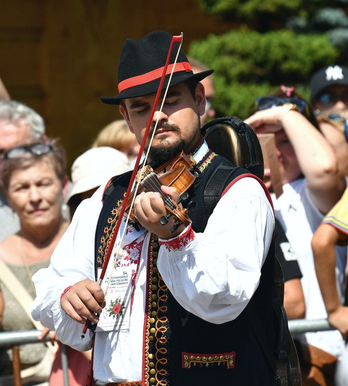 Korowód na rozpoczęcie Międzynarodowego Festiwalu Folkloru Ziem Górskich