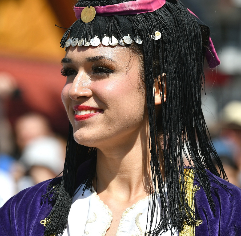 Korowód na rozpoczęcie Międzynarodowego Festiwalu Folkloru Ziem Górskich