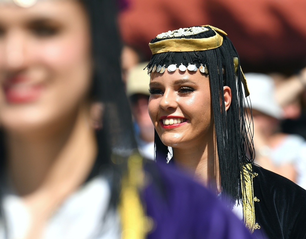 Korowód na rozpoczęcie Międzynarodowego Festiwalu Folkloru Ziem Górskich