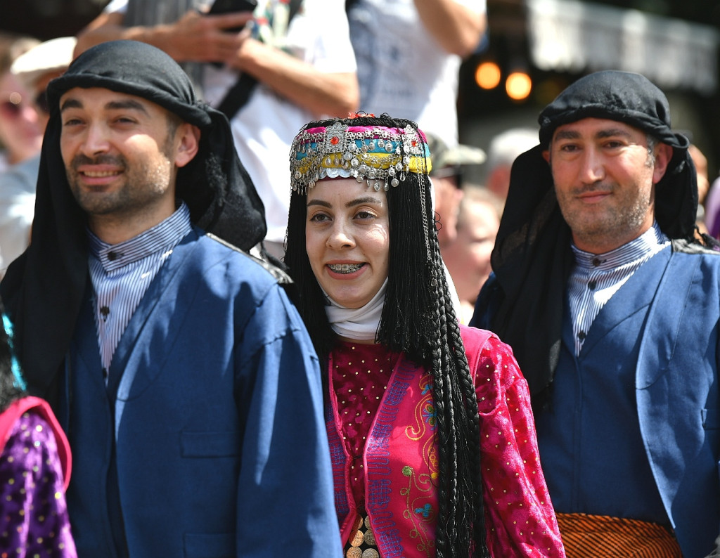 Korowód na rozpoczęcie Międzynarodowego Festiwalu Folkloru Ziem Górskich