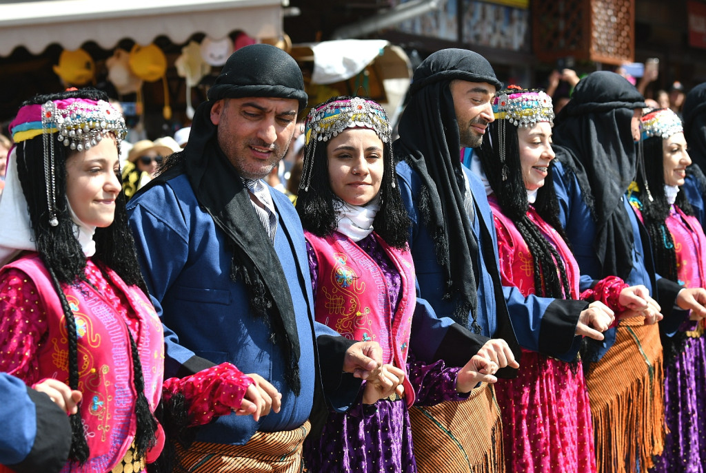 Korowód na rozpoczęcie Międzynarodowego Festiwalu Folkloru Ziem Górskich