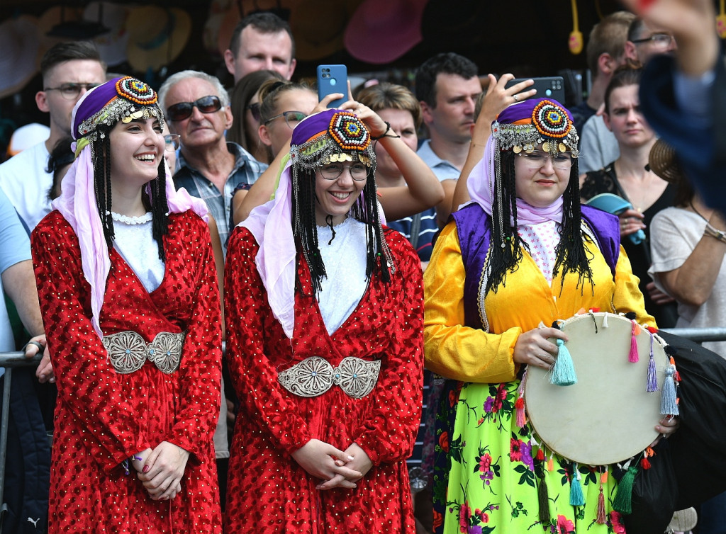 Korowód na rozpoczęcie Międzynarodowego Festiwalu Folkloru Ziem Górskich
