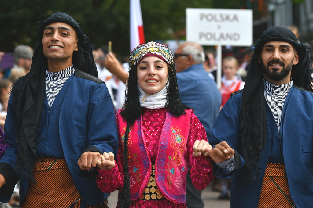 Korowód na rozpoczęcie Międzynarodowego Festiwalu Folkloru Ziem Górskich