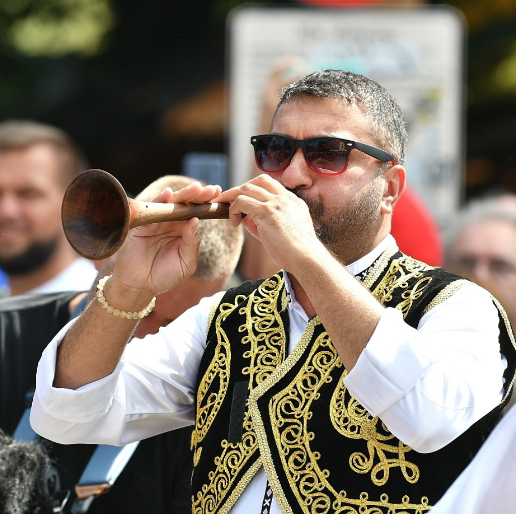 Korowód na rozpoczęcie Międzynarodowego Festiwalu Folkloru Ziem Górskich