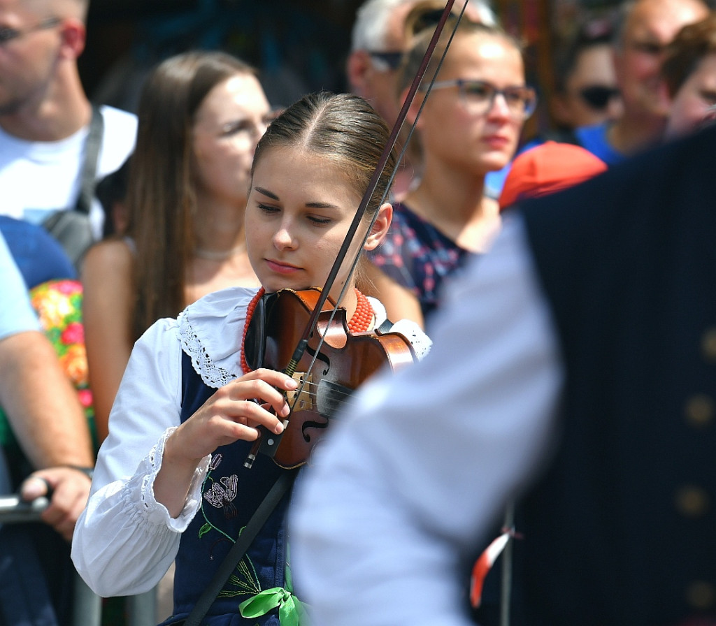 Korowód na rozpoczęcie Międzynarodowego Festiwalu Folkloru Ziem Górskich