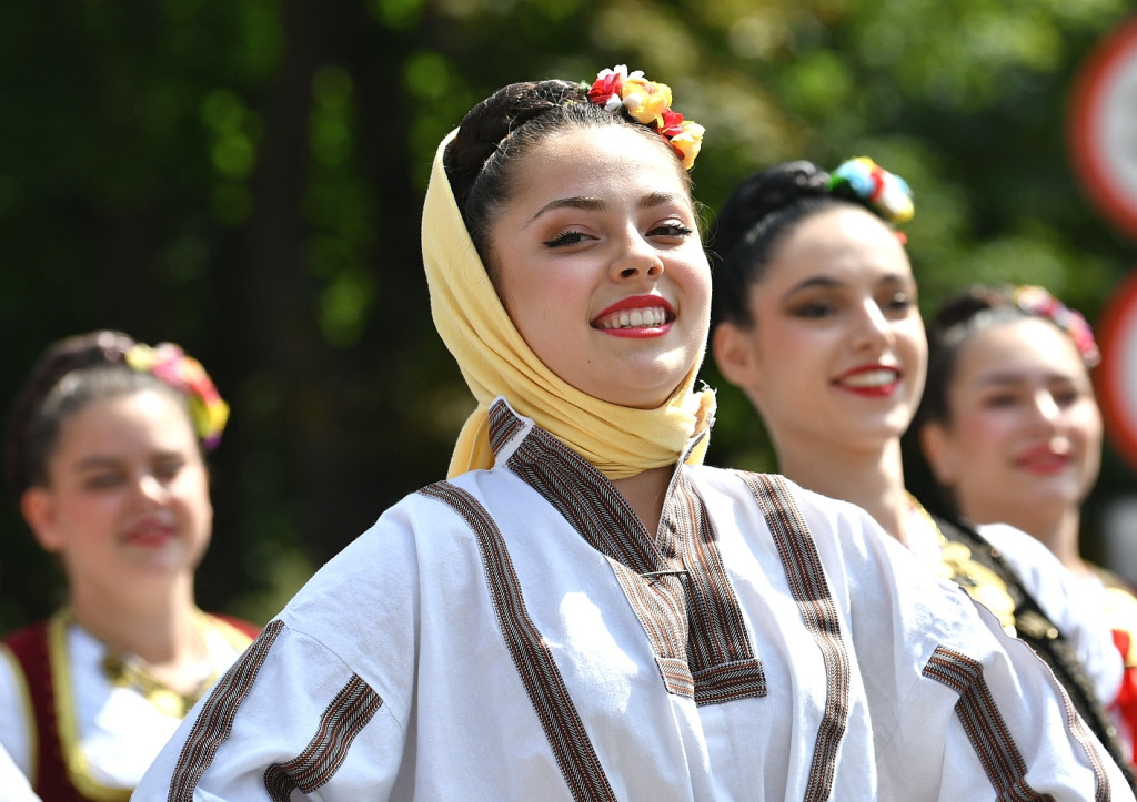 Korowód na rozpoczęcie Międzynarodowego Festiwalu Folkloru Ziem Górskich